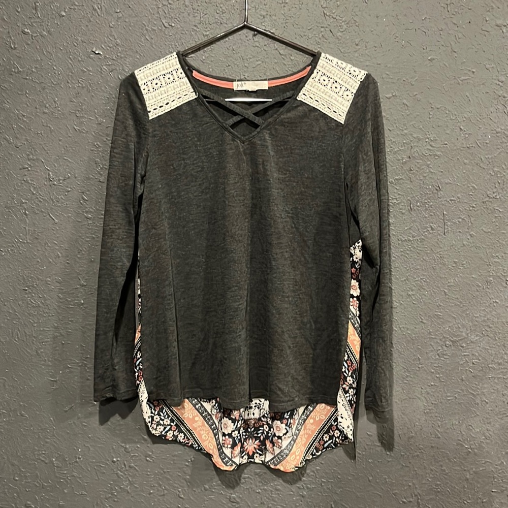 Women’s Jolt dress shirt.